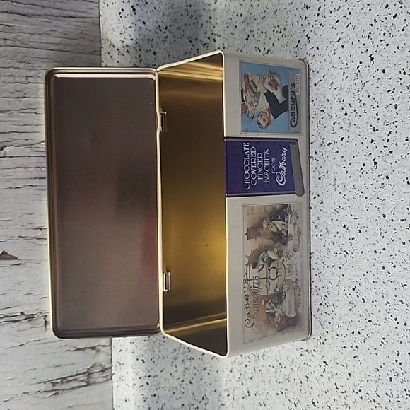 Cadbury Old Vintage Style Biscuit Tin Empty - Picture 9 of 9